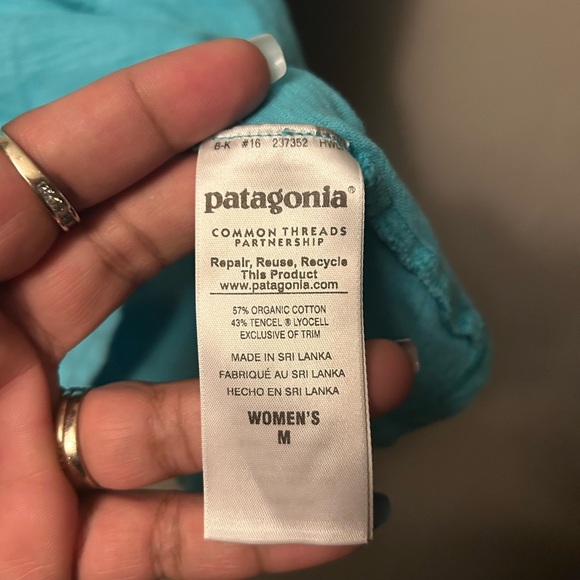 Patagonia shirt - aqua v-neck short sleeve cotton blend tee - Picture 5 of 8